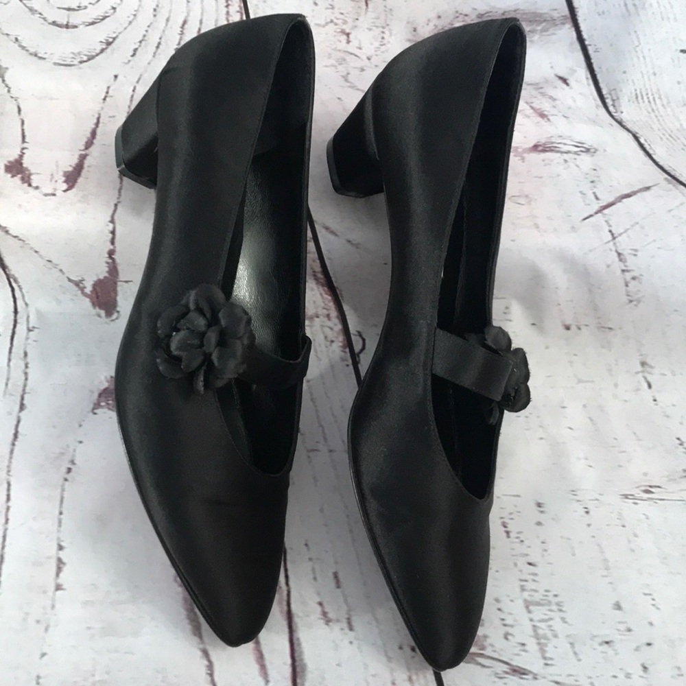 CLOSEOUT SALE!! Diego Della Valle Black Satin Heels